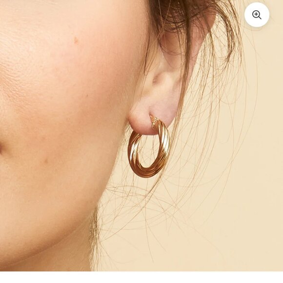 Oradina With a Twist 10k SOLID GOLD hoop earrings - Picture 2 of 4